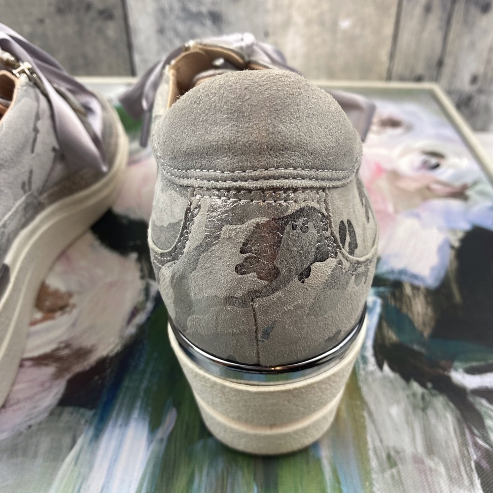Softwaves Metallic Silver Camo Sneakers Size 7.5. - Picture 9 of 13